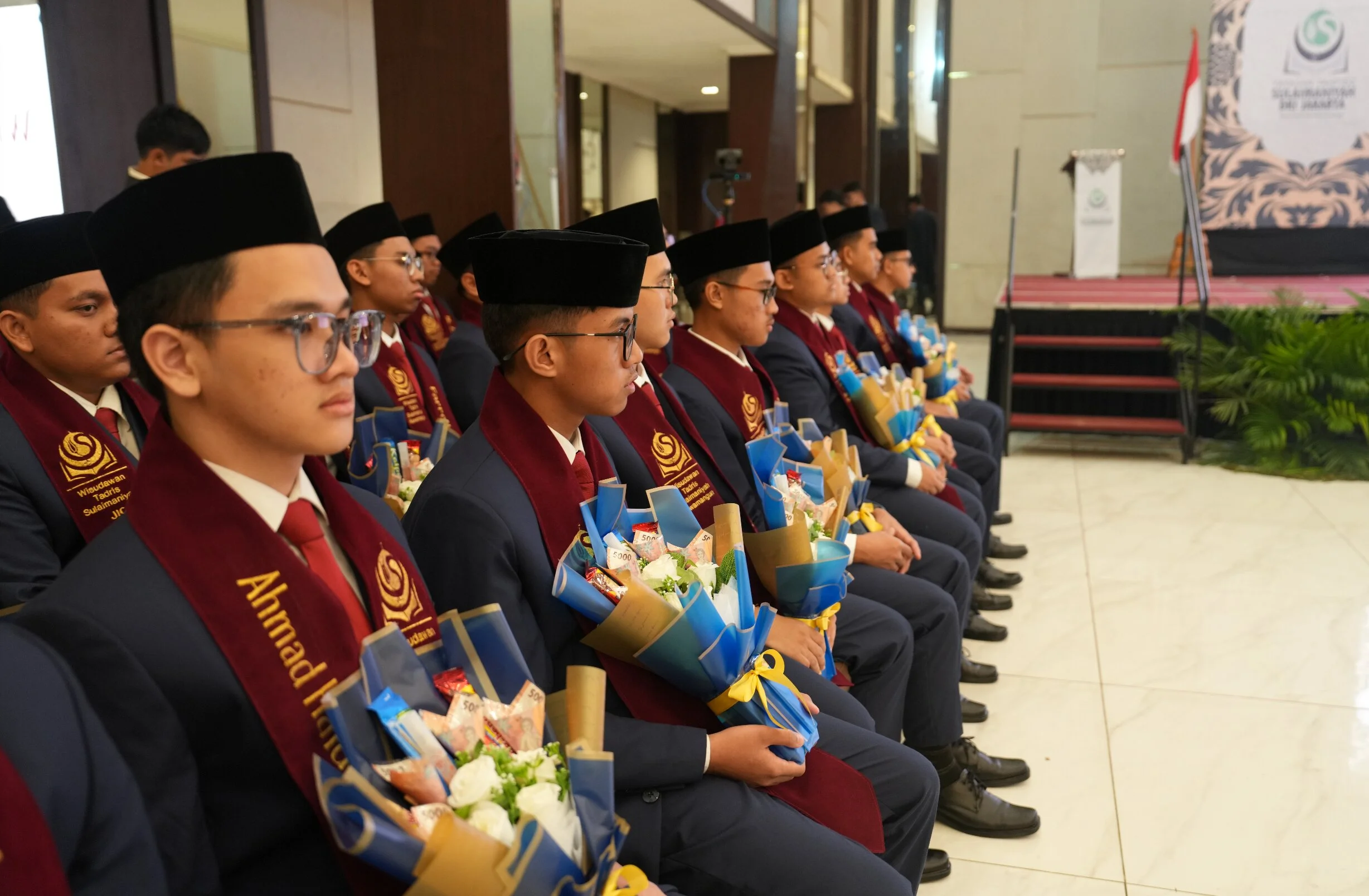 Foto 2 dari album Wisuda Sponsor Tahfidz 2025